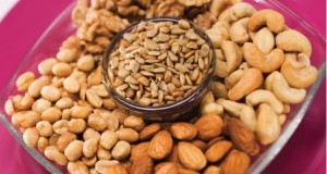 The Benefits of Peanuts, Almonds and 7 Other Nuts